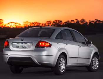 2015–16 Fiat Linea Essence [Latam] (323) '2014–16