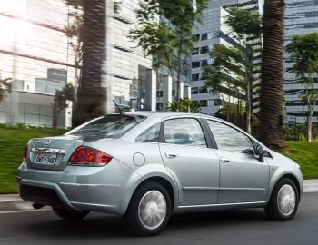 2015–16 Fiat Linea Essence [Latam] (323) '2014–16