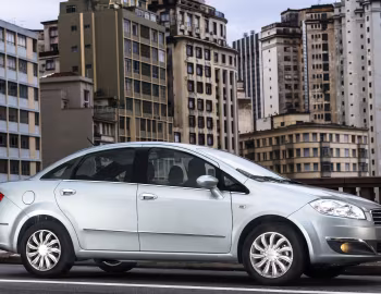 2015–16 Fiat Linea Essence [Latam] (323) '2014–16