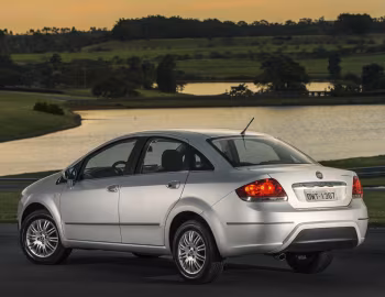 2015–16 Fiat Linea Essence [Latam] (323) '2014–16