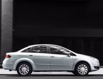 2015–16 Fiat Linea Essence [Latam] (323) '2014–16