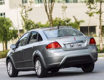 2015–16 Fiat Linea Essence [Latam] (323) '2014–16
