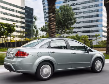 2015–16 Fiat Linea Essence [Latam] (323) '2014–16