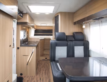 Interior 2015–19 LMC Breezer V '2014–19