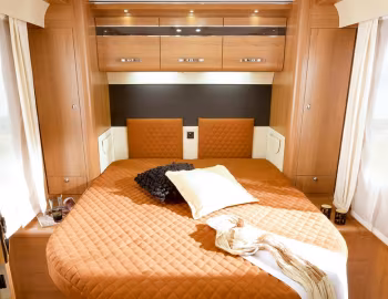 Интерьер 2011–14 LMC Liberty Cruiser '2010–14