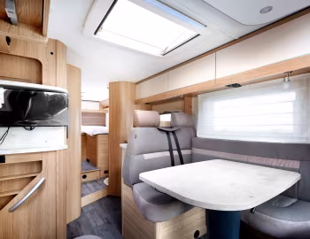 Interior 2022–23 LMC Cruiser T 732 G '2021–23