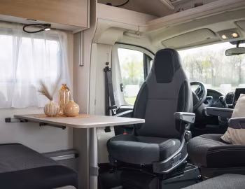 Interior 2026 LMC Tracer 680 DL '2025–pr.