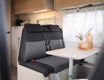 Interior 2026 LMC Tracer 680 DL '2025–pr.