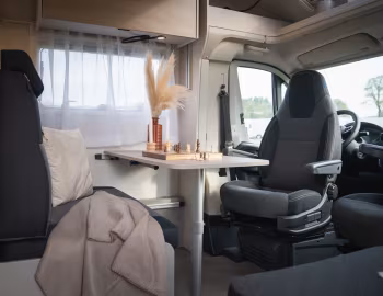 Interior 2026 LMC Tracer 690 EL '2025–pr.