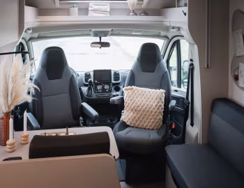 Interior 2026 LMC Tracer 690 EL '2025–pr.
