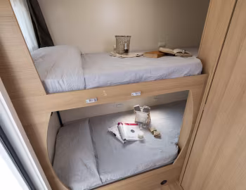 Interior 2019–20 McLouis Glamys 322 '2018–20