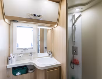 Interior 2019–20 McLouis Glamys 326G '2018–20