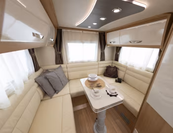 Interior 2020–21 McLouis Mc4 330 '2019–21