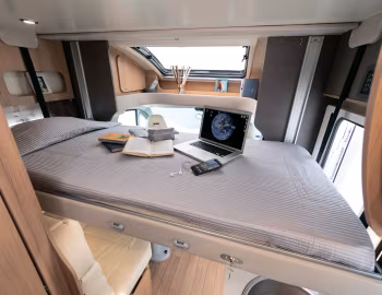 Interior 2020–21 McLouis Mc4 330 '2019–21