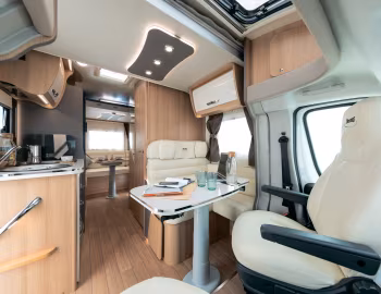 Interior 2020–21 McLouis Mc4 330 '2019–21