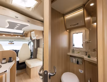 Interior 2019–21 McLouis Mc4 379G '2018–21