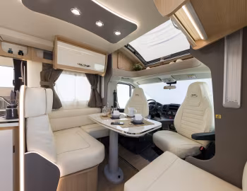 Interior 2019–21 McLouis Mc4 379G '2018–21