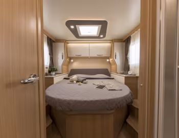 Interior 2019–21 McLouis Mc4 379G '2018–21