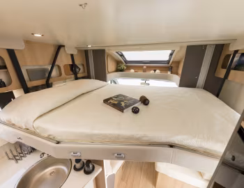 Interior 2019–21 McLouis Mc4 379G '2018–21