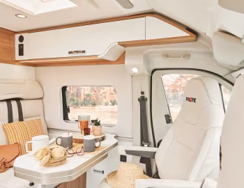 Interior 2017–pr. Pilote V630J '2016–pr.