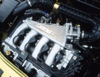 发动机舱 1999–2000 Fiat Strada LX 16V (278) '1998–2000