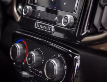 Interior 2022–23 Fiat Strada Ranch Cabine Dupla (281) '2021–23