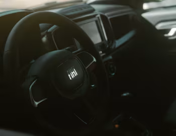 Interior 2024–pr. Fiat Strada Ranch Cabine Dupla (281) '2023–pr.