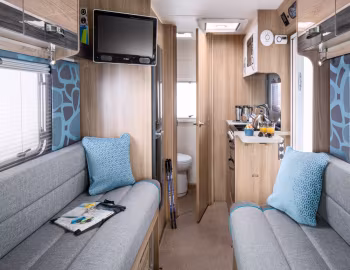 Interior 2016–17 Swift Rio 310 '2015–17