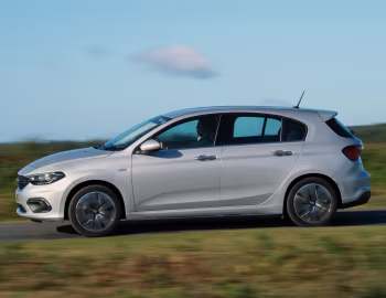 Fiat Tipo 5-door [UK-spec] (357) '2016–20