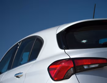 Fiat Tipo 5-door [UK-spec] (357) '2016–20