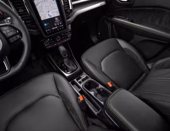 Interior 2027 Fiat Toro SE 50 Anos T270 MHEV (226) '2026
