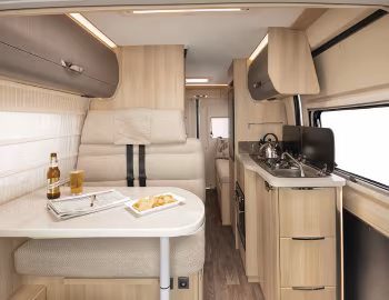 Interior 2015–17 Tribute 670 '2014–17