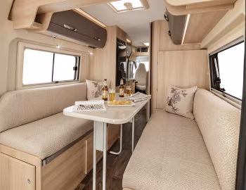 Interior 2015–17 Tribute 670 '2014–17