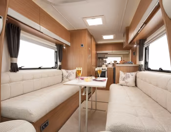Interior 2016–17 Tribute T-615 '2015–17