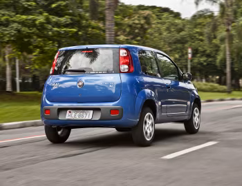 2012 Fiat Uno Attractive 2-portas (327) '2011–12