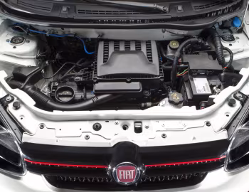 Bajo el capó 2017–18 Fiat Uno Sporting (327) '2016–18