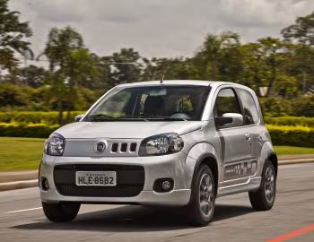 2012 Fiat Uno Sporting 2-portas (327) '2011–12