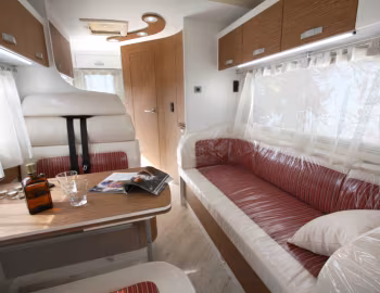 Interior 2011–14 Wingamm Oasi 610N '2010–14