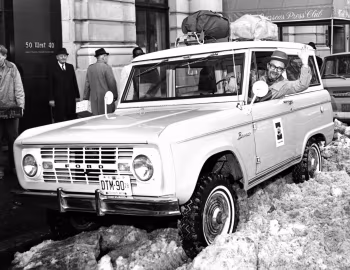 1966 Ford Bronco Wagon (U15)