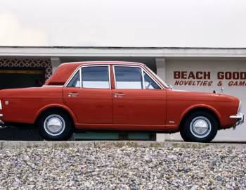 Ford Cortina 1600 GT 4-door Saloon [UK-spec] (MkII) '1966–70