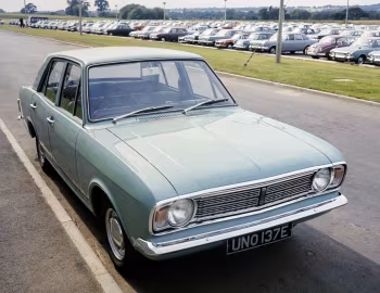 Ford Cortina 4-door Saloon [UK-spec] (MkII) '1966–70