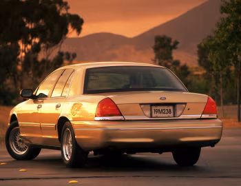 1998 Ford Crown Victoria LX (P74)