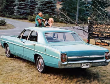 1967 Ford Custom 500 4-door Sedan (54B-52)