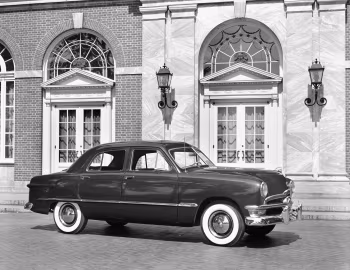 1950 Ford Custom Deluxe Fordor Sedan (0BA-C73)