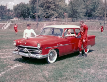 1952 Ford Customline Club Coupe (B2 72B)