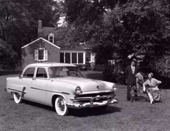 1953 Ford Customline Fordor Sedan (73B)
