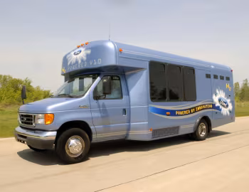 2004 Ford E-450 H2 ICE Shuttle Bus