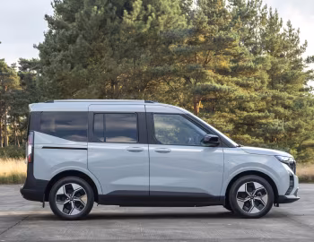 Ford E-Tourneo Courier Titanium [EU-spec] '2024–pr.