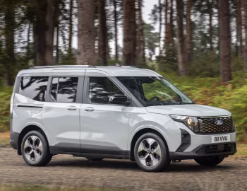 Ford E-Tourneo Courier Titanium [EU-spec] '2024–pr.