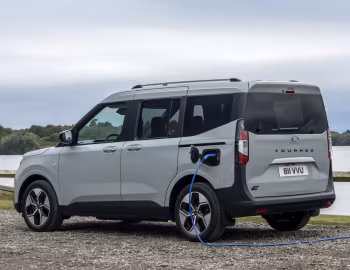 Ford E-Tourneo Courier Titanium [EU-spec] '2024–pr.
